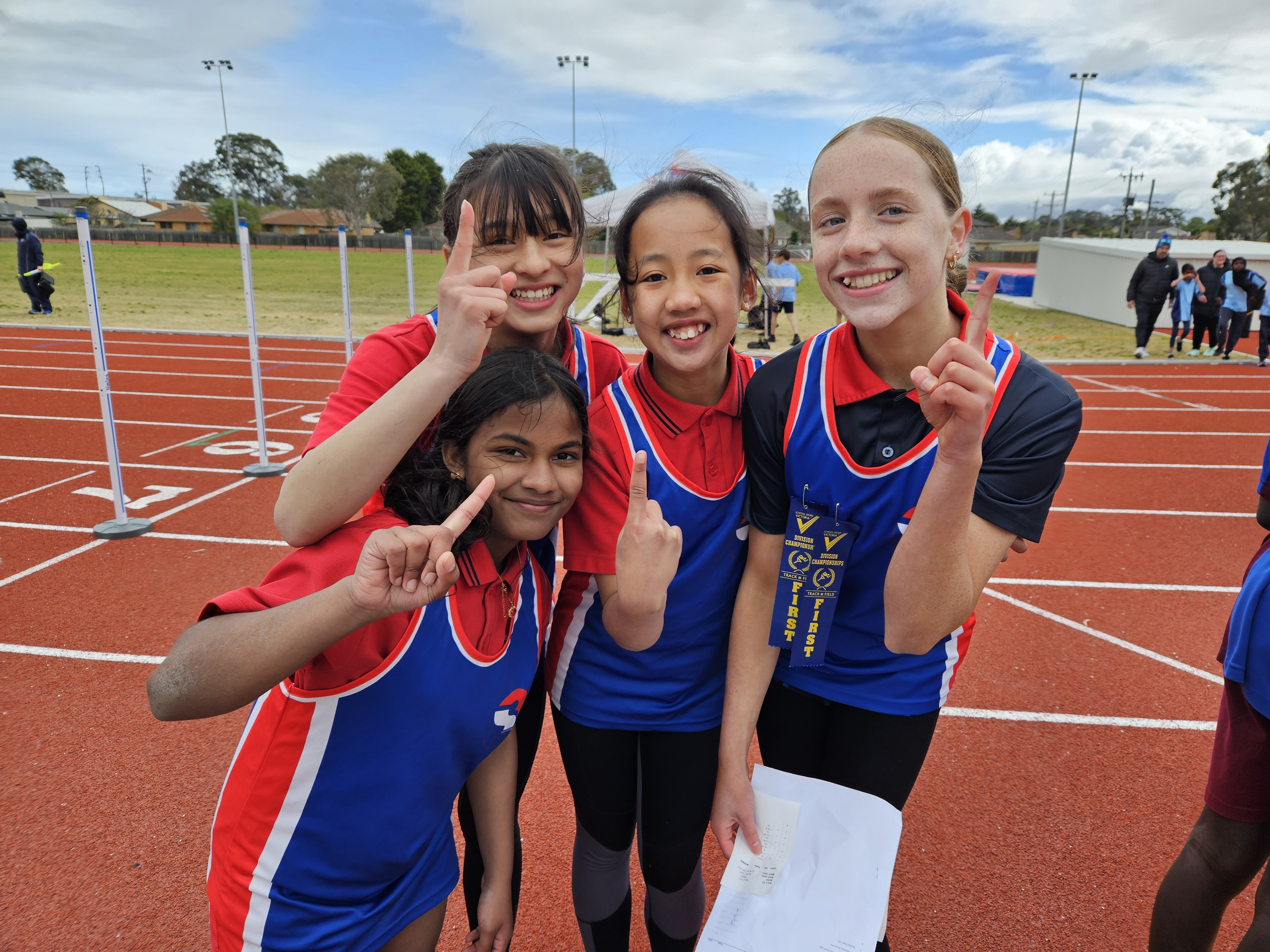 /uploaded_files/media/gallery/1728608591Division Relay Winners.jpg